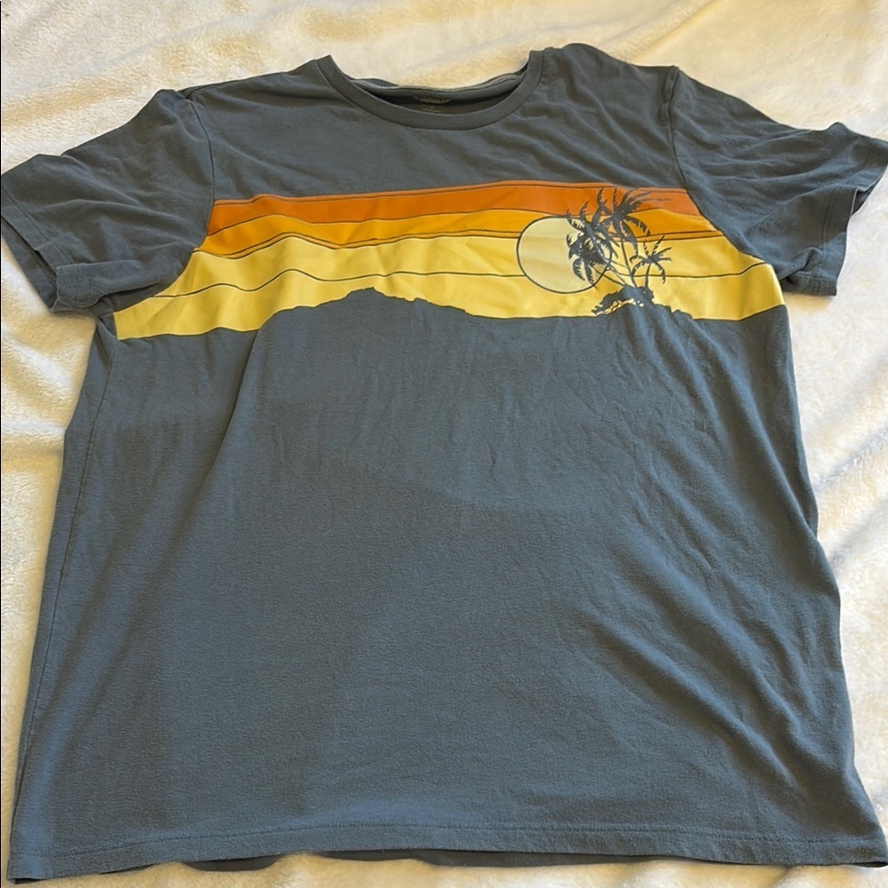 Gray Men’s X Large Old Navy short sleeve shirt- palm tree and sunset shirt XL